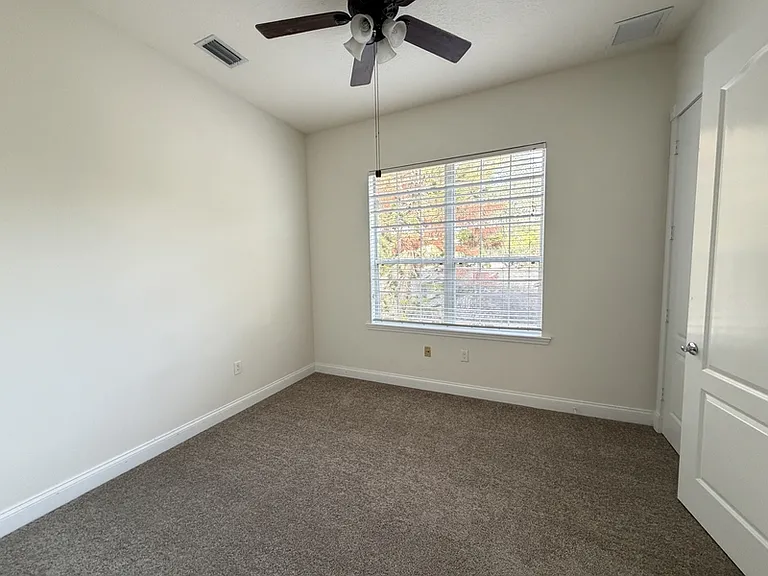 1838 Illinois St — Photo 19