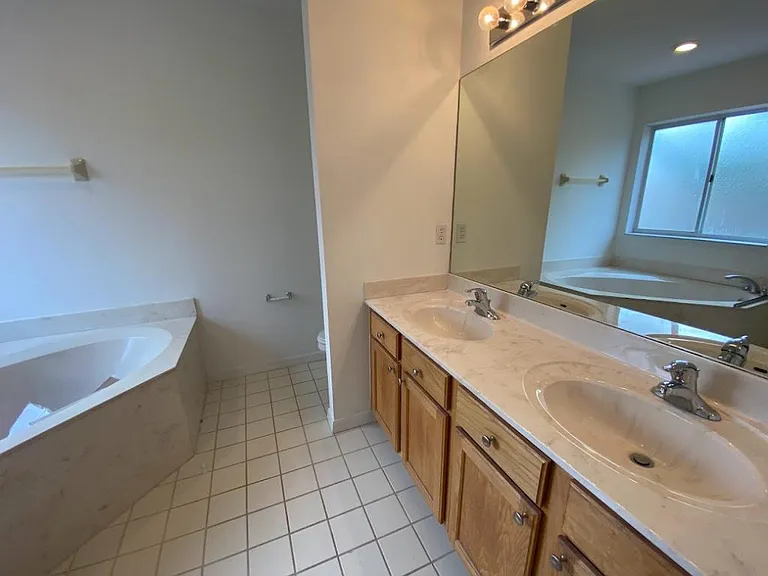 9634 Roundstone Cir — Photo 22