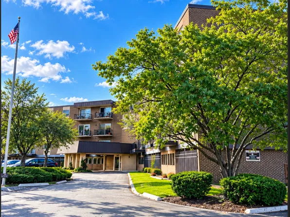 9820 S Pulaski Rd APT 210, Oak Lawn, IL 60453