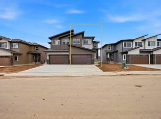 30 E Waterford Mews, Chestermere, AB T1X 3B4