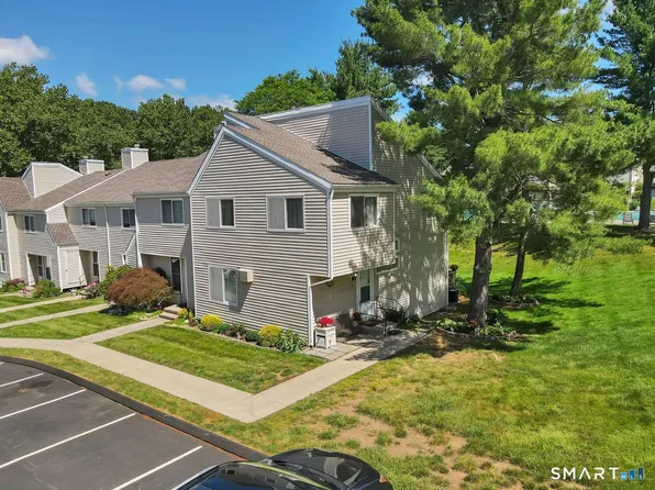 11 Watch Hill Circle #11, Cromwell, CT 06416