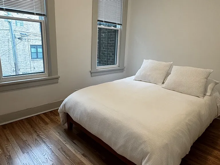 2028 N Oakley Ave #2 — Photo 9