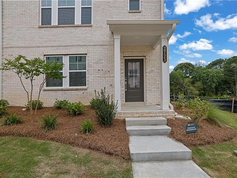 2723 Dreycott Ln — Photo 3