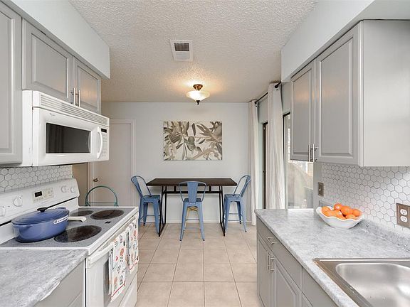 3rd image of 118 Southmeadow Dr