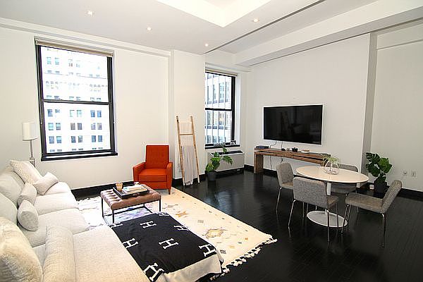 1st image of 20 Pine St APT 913