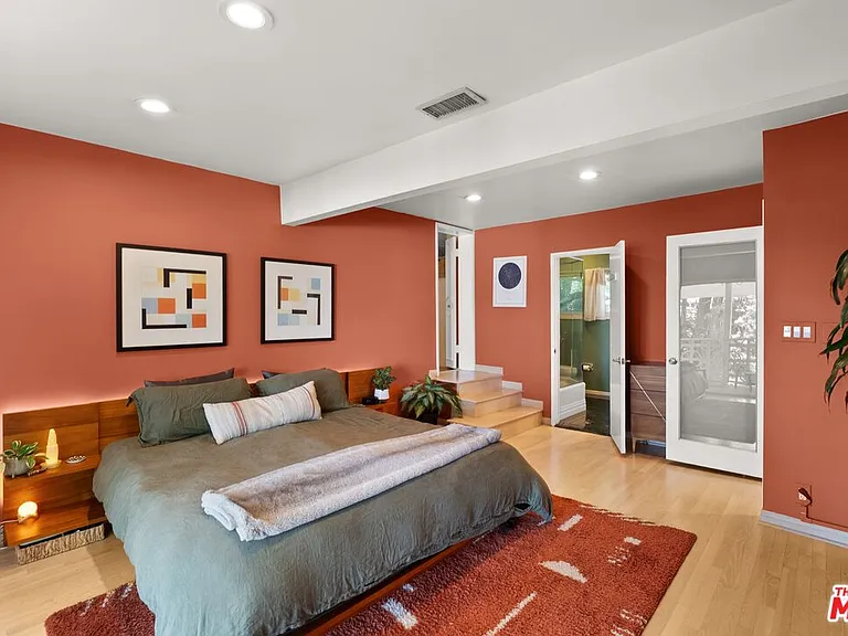 6630 Whitley Ter — Photo 12