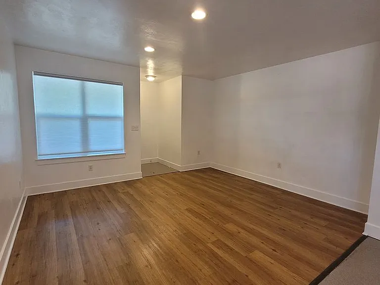 1512 Lincoln St — Photo 5