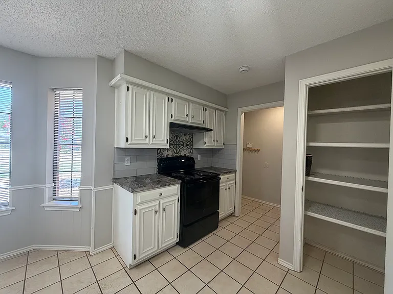 3401 Essex Ave — Photo 8