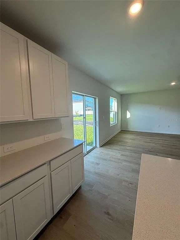 5 bed, 2.5 bath, 2112 sqft, $2,250 — Photo 4