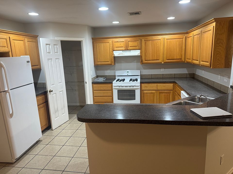 1st image of 1627 W Teal Ct #2