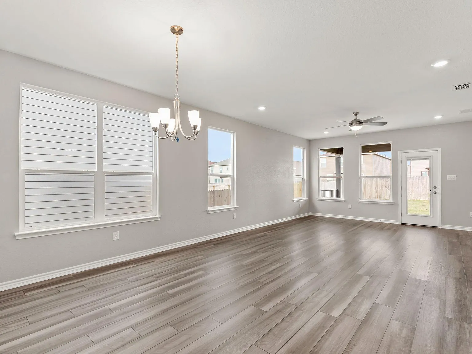 4570 Whispering Oak — Photo 3