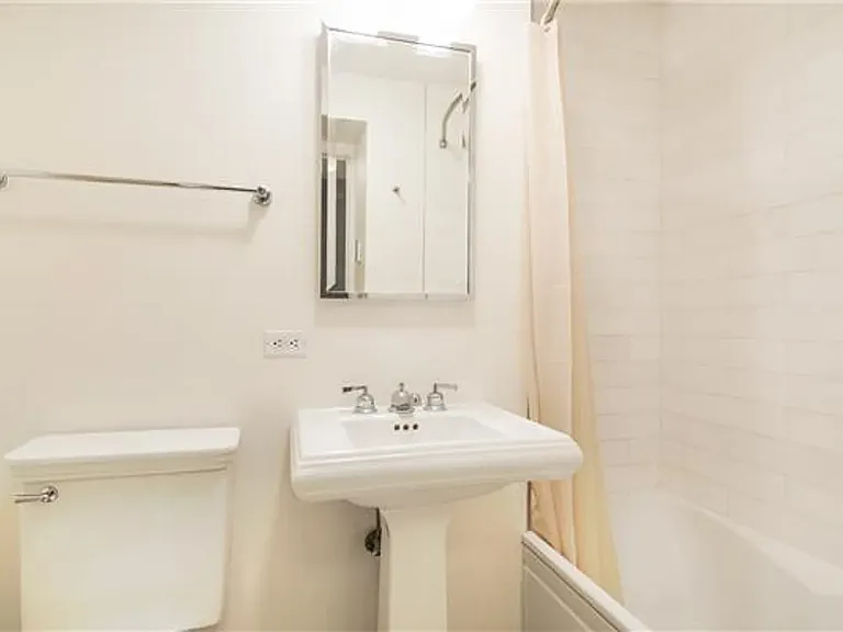 230 Riverside Dr #10M — Photo 6