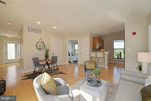 5201 Wisconsin Ave NW #406 Photo 1