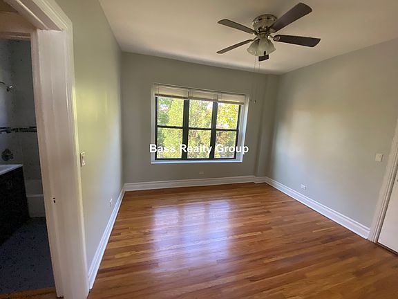 4th image of 2753 N Richmond St #2R