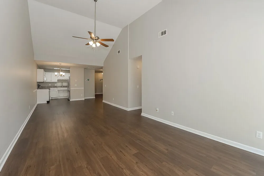 3 bed, 2.0 bath, 1311 sqft, $2,180 — Photo 3