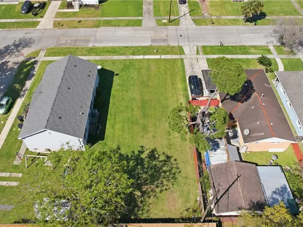 8904 Livingston Ave, Chalmette, LA 70043