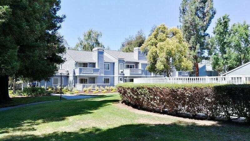 1st image of 1565 Four Oaks Cir