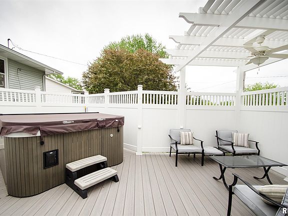5th image of 2207 Waveland Dr