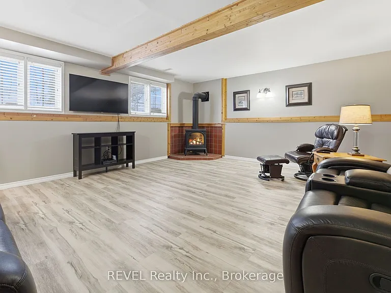5 Barbara Ave — Photo 43