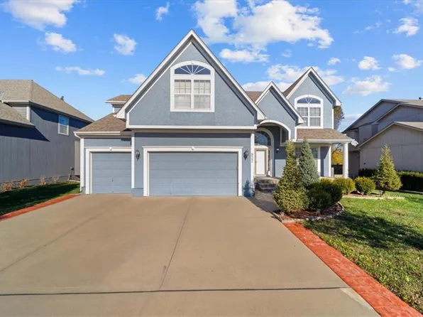 932 SW 33rd St, Lees Summit, MO 64082