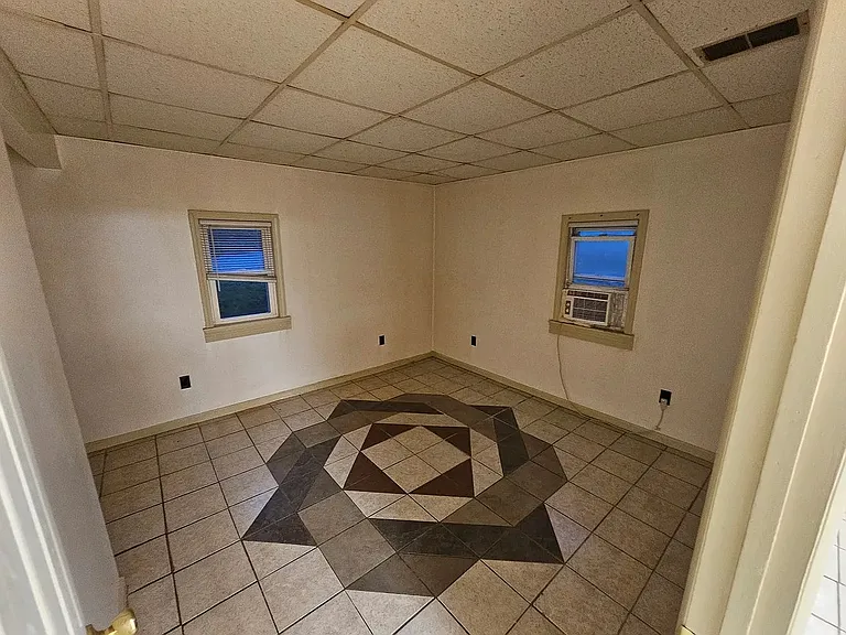 100 Louisa St #E — Photo 16