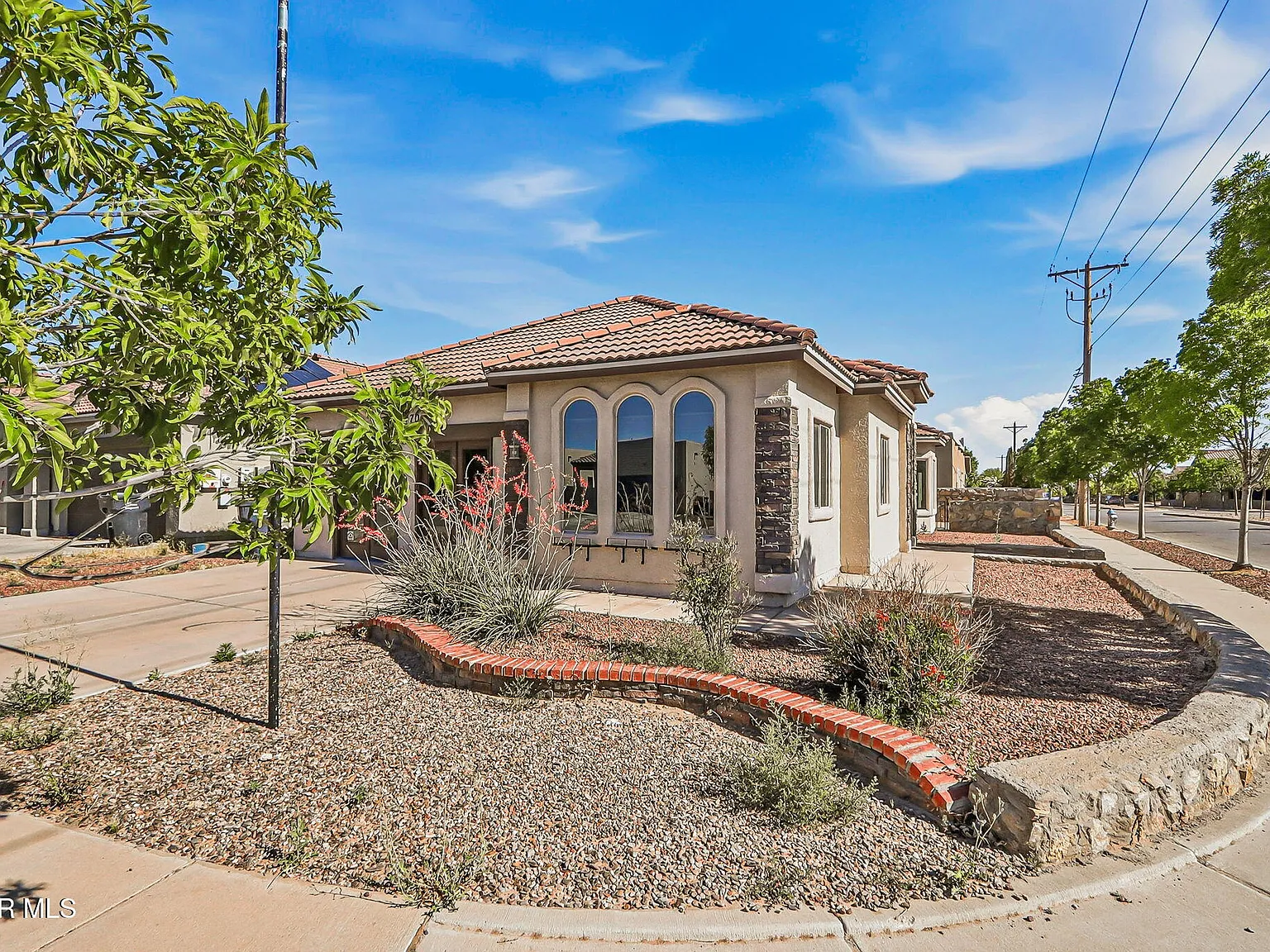 4 bed, 2.0 bath, 1844 sqft, $2,000 — Photo 3