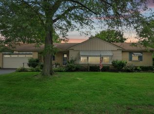 2324 Sumac Cir, Glenview, IL 60025