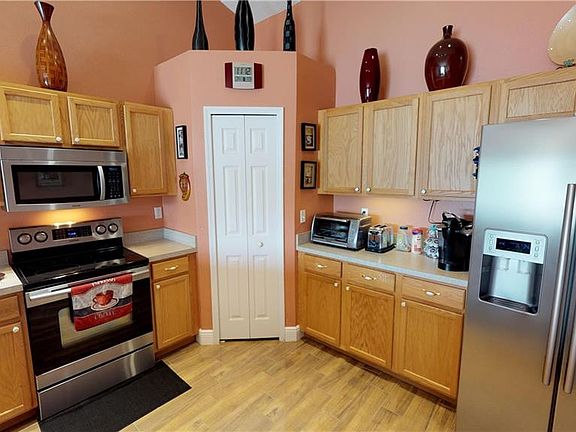 4th image of 945 Lakeview Oaks Dr