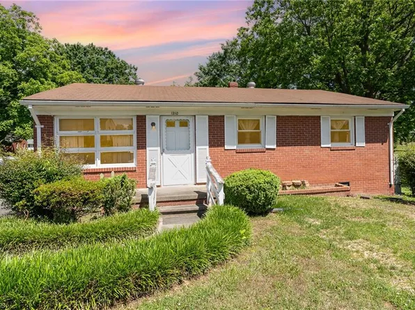 1210 Wallace St, Burlington, NC 27217