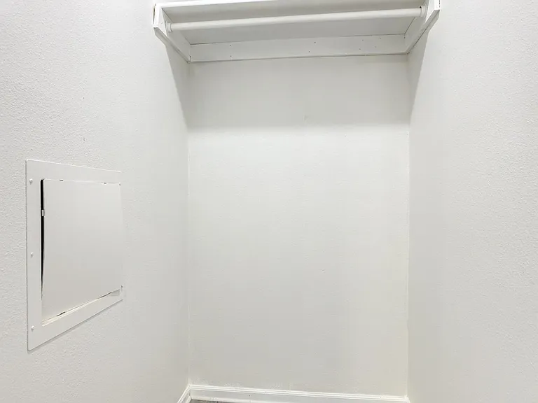 240 N 1st St #11 — Photo 16