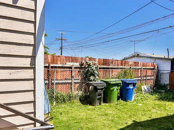4th image of 850 W 62nd St