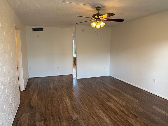 2nd image of 530-538 N Williams Ln #534F