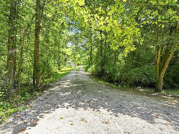 4th image of 158 Hidden Hollow Rd