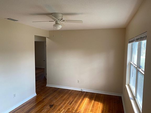 3rd image of 511 Dixson St