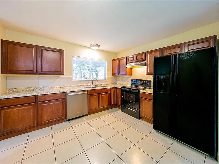 49 Blue Fox Rd — Photo 3