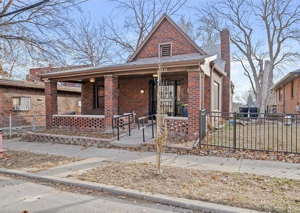 1st image of 2121 Elma St
