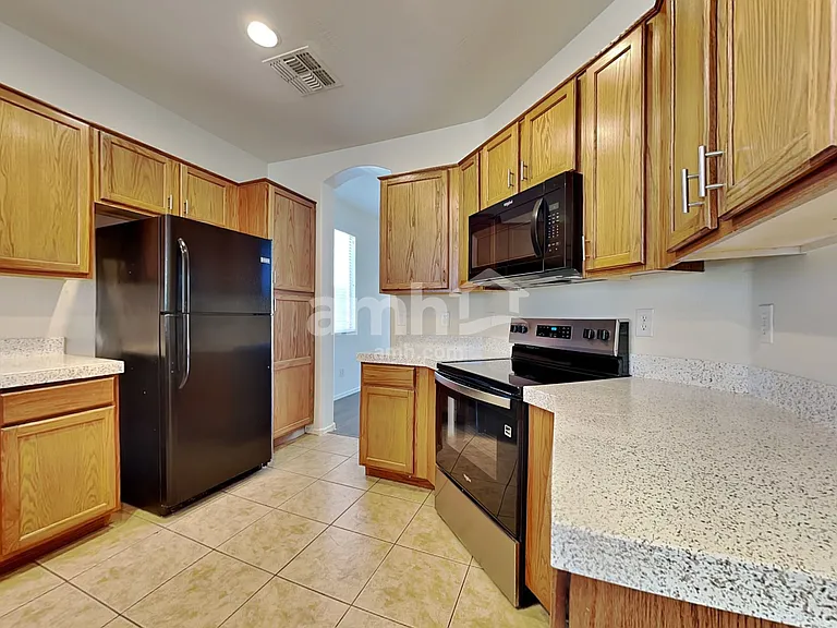 7225 S 73rd Dr — Photo 4