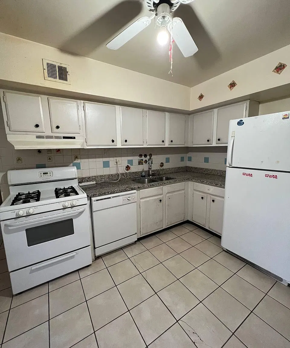 3 bed, 1.5 bath, 1150 sqft, $2,050 — Photo 1