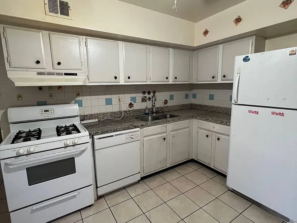 7555 Laytonia Dr
