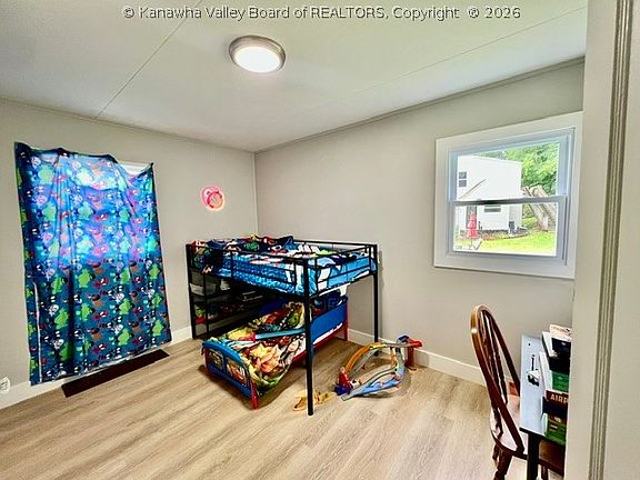 4th image of 1052 Montrose Dr
