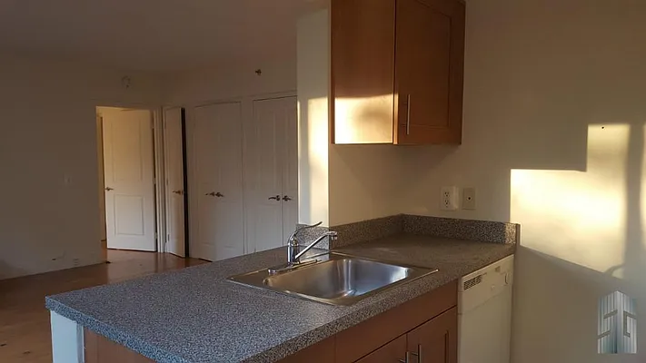 Rented by Skyline Group Real Estate | media 18