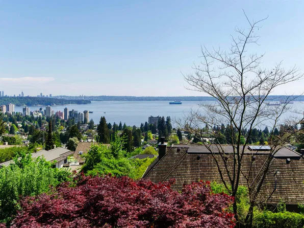 2440 Queens Ave, West Vancouver, BC V7V 2Y6