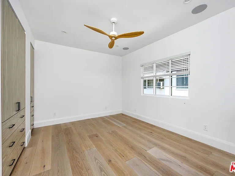 107 S Flores St #1/2 — Photo 14