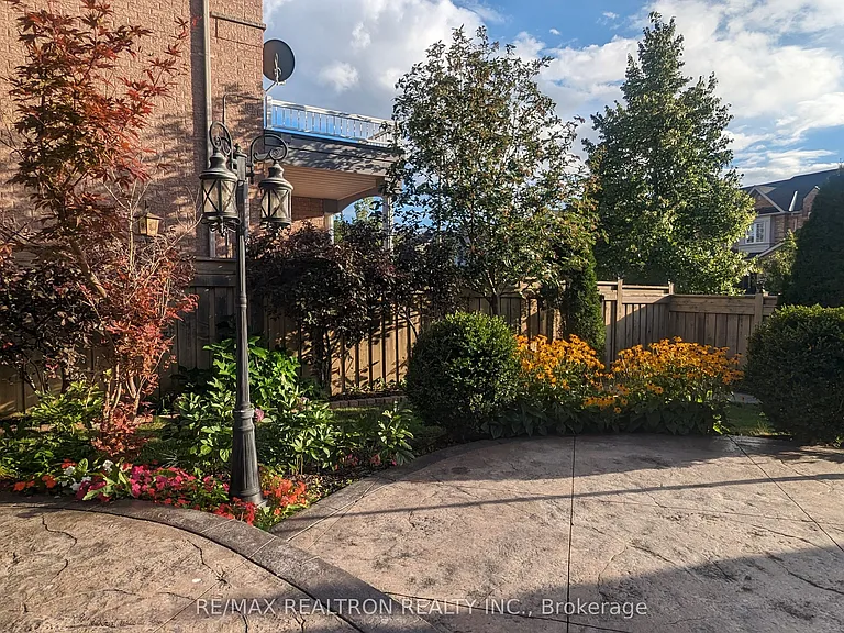 275 Peak Point Blvd — Photo 40