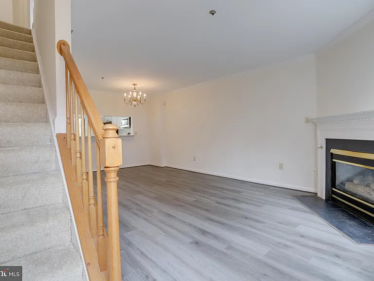 3050 S Glebe Rd — Photo 17