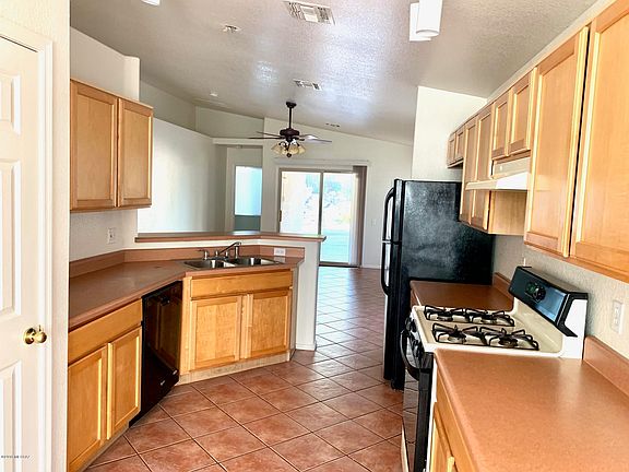 4th image of 8926 N Majestic Mountain Dr