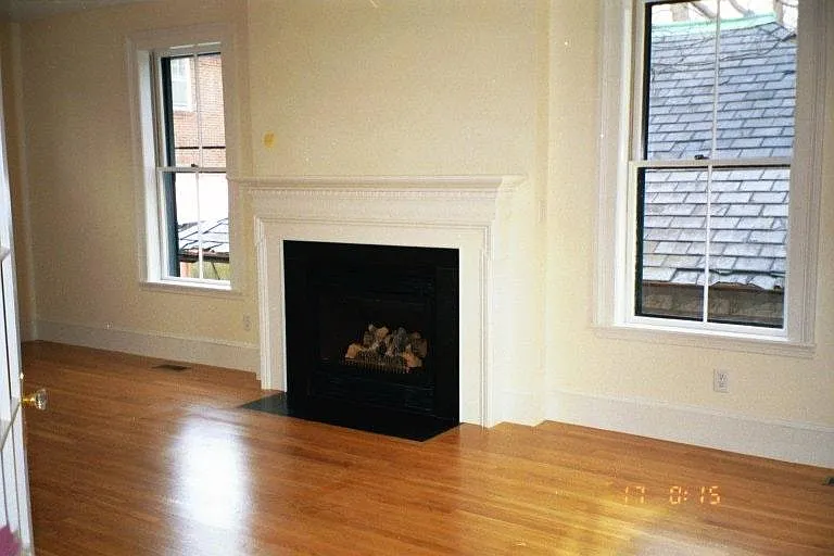 LIVING ROOM DEVOID OF FURNITURE