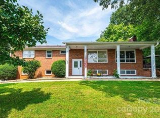 147 Lucky Hollow Rd, Hickory, NC 28601