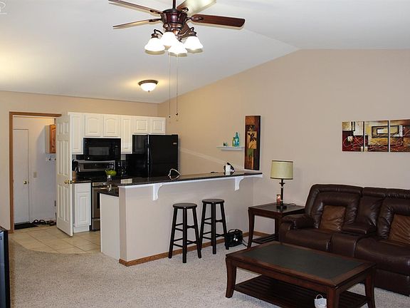 3rd image of 9344 Parkview Cir