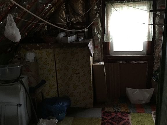4th image of 460 Chapman Street
